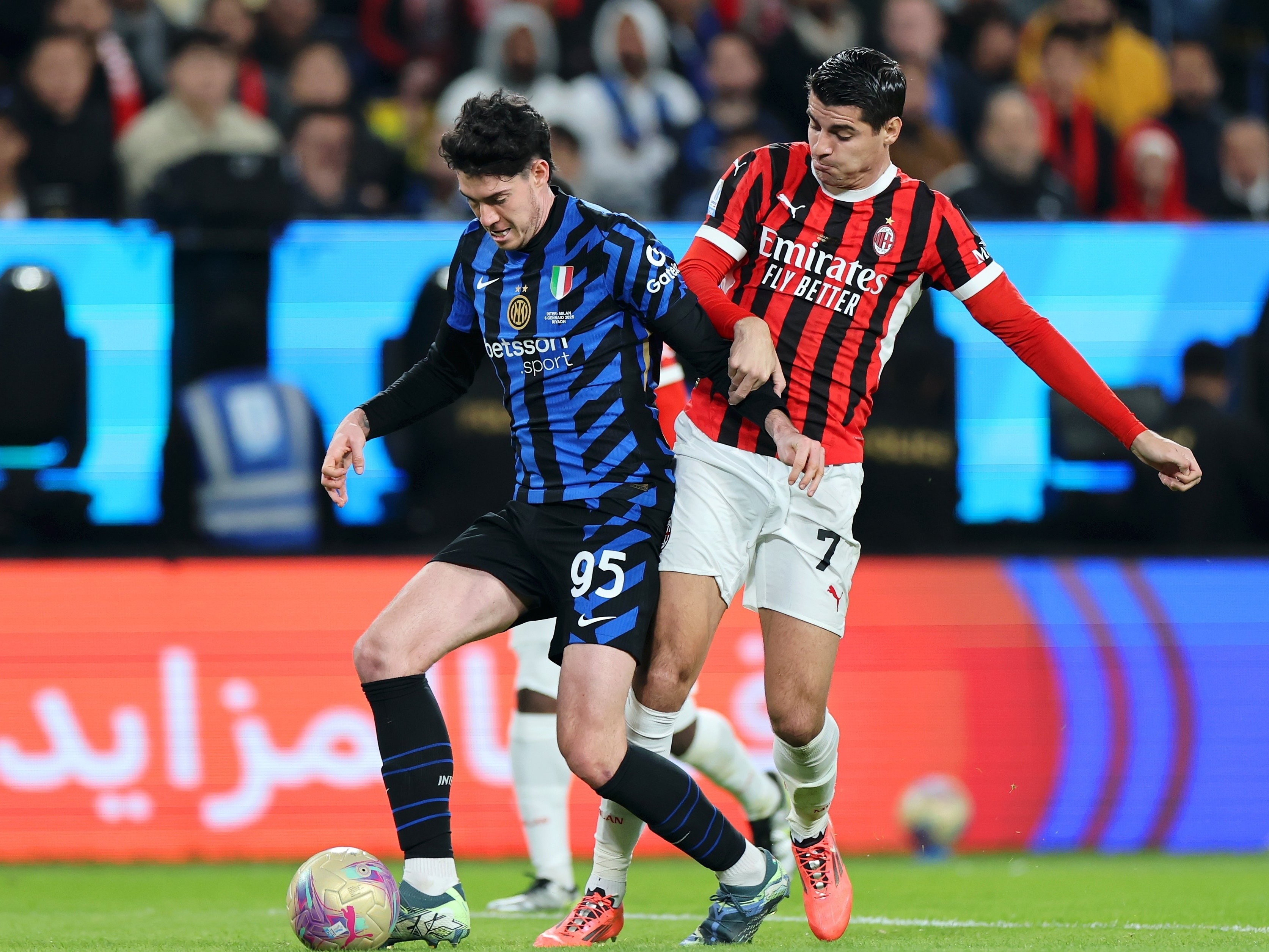 国际米兰憾负AC米兰，积分榜被超越